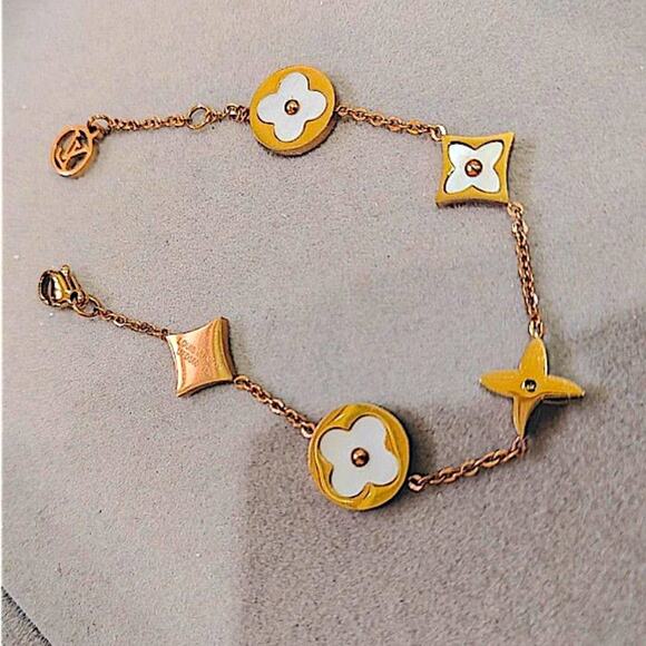 Gold 18K Four Leaf Clover Bracelet, Charm, LV Luxury Chain Link Gift Girlfriend - Picture 2 of 2